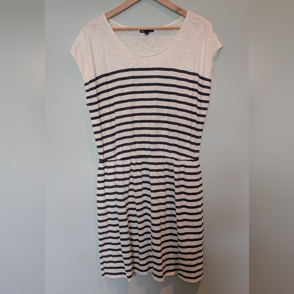 GAP Dresses & Skirts - GAP Elastic Waist Dress